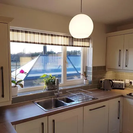 The Farm House Sleeps 6 Free Parking