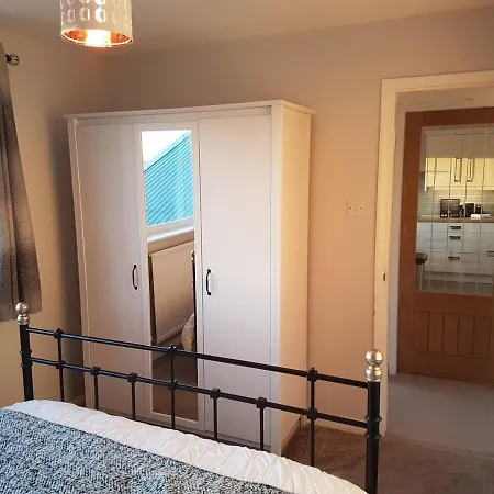 The Farm House Sleeps 6 Free Parking 아파트