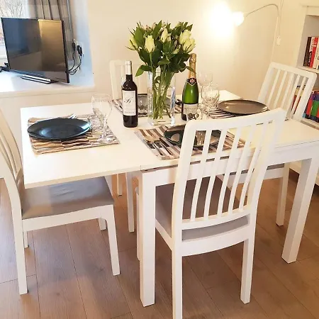 The Farm House Sleeps 6 Free Parking Apartment York